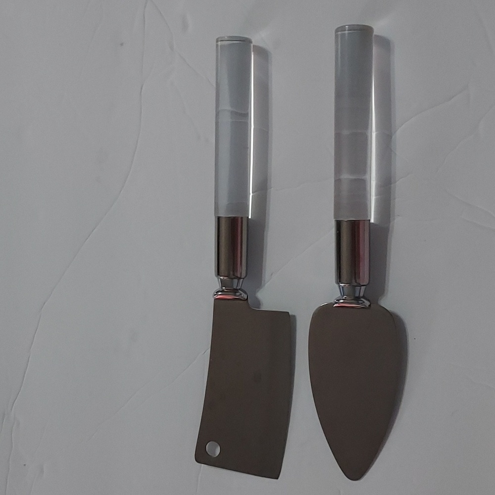 Cheese It! Made in Japan Stainless cheese Knife and Speader. EUC.Silver/Clear
